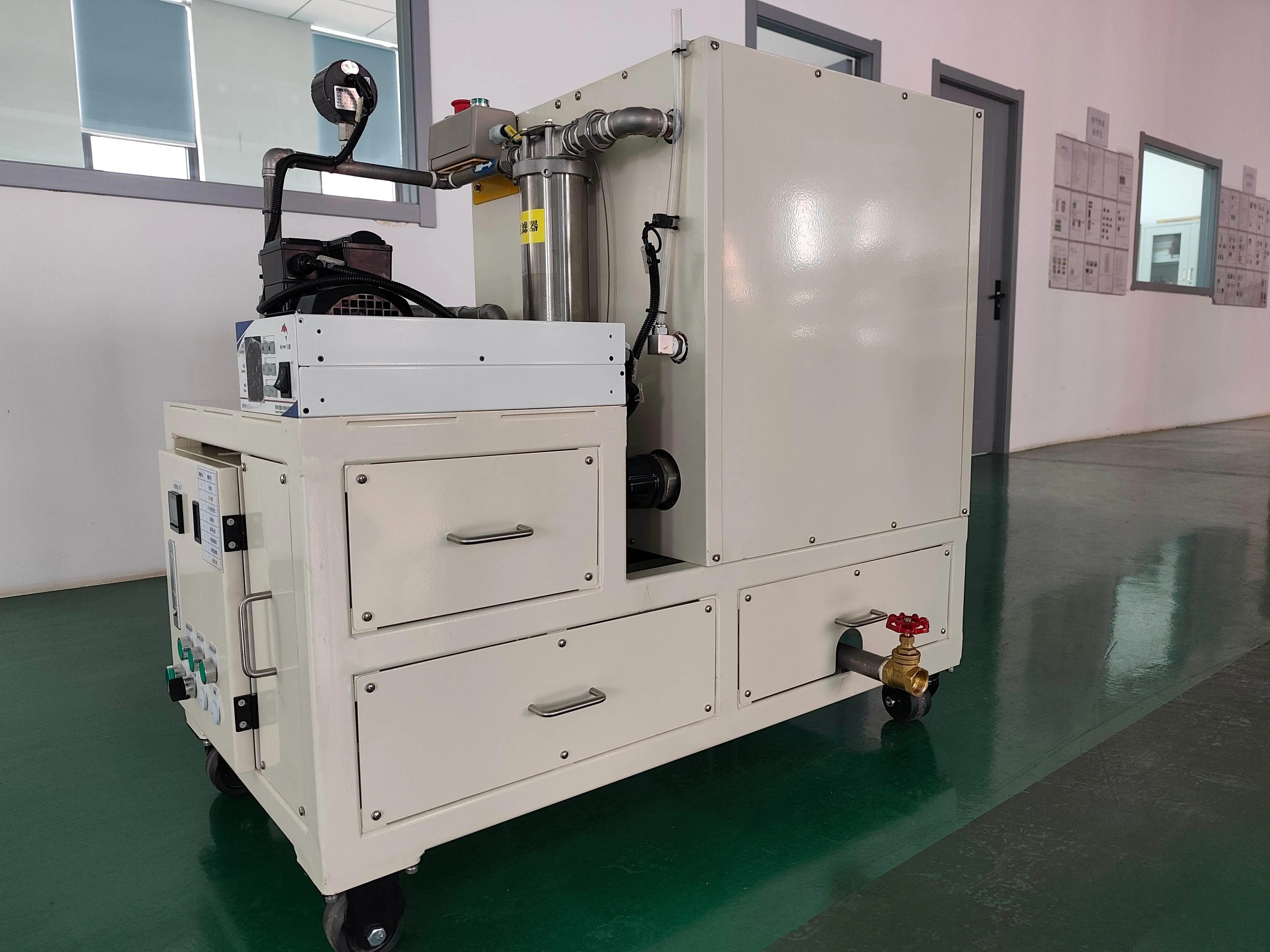 Ultrasonic cleaning machine